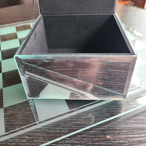 Jewelry Box in very good condition Religious cross decor ✅Fast Shipping ✅ - Picture 5 of 8